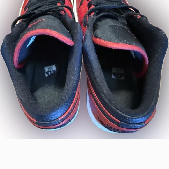 Men's Jordan 1s Red and Black Sneakers Size 9.5 (GUC) - Picture 6 of 7